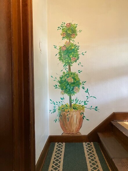 Hand painted decoration - 1114 20th St