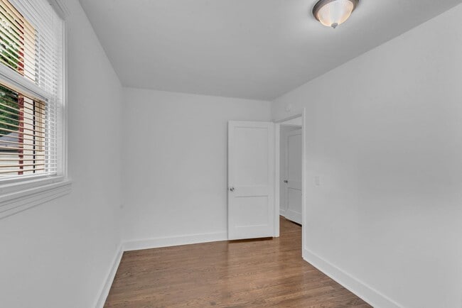 Building Photo - Renovated 4 Bed/ 2 Bath plus office in Mad...