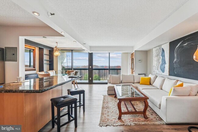 Building Photo - 7401 Westlake Terrace