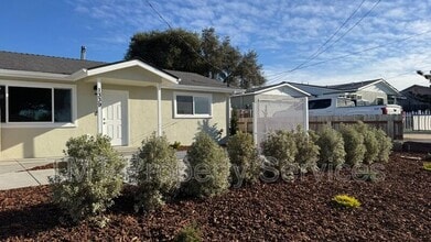 Building Photo - 1339 Newport Ave