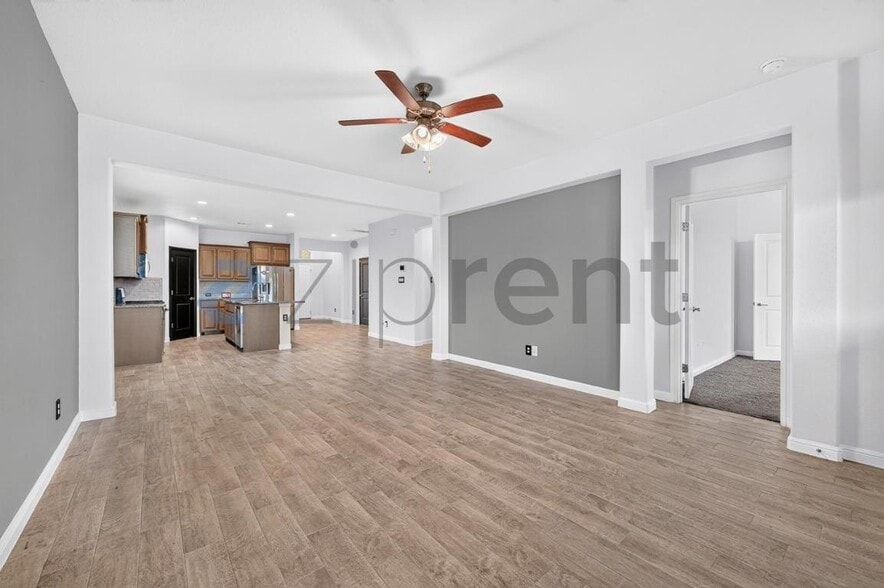 Building Photo - Unit