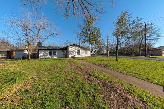 Building Photo - 5701 Gloucester Ln