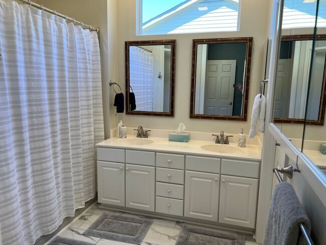 Building Photo - Sun City Two-Bedroom, Two-Bath Unfurnished Home — 50% Off First Month for Those Who Qualify!