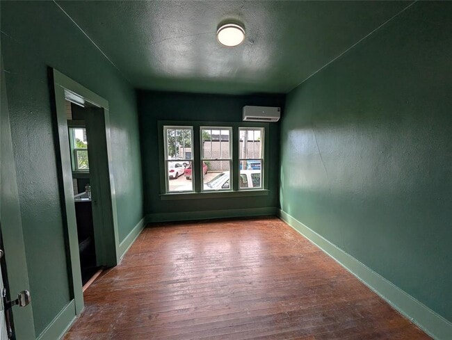 Building Photo - 216 N University Blvd