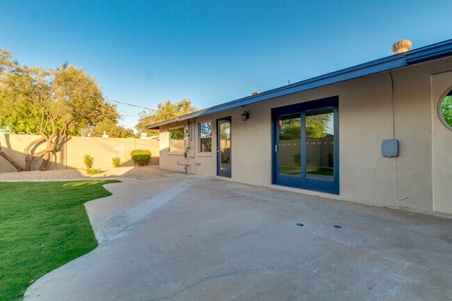 Building Photo - 4 Bedroom, 3 Baths, includes 2 Master Suites Just 1-Mile from ASU