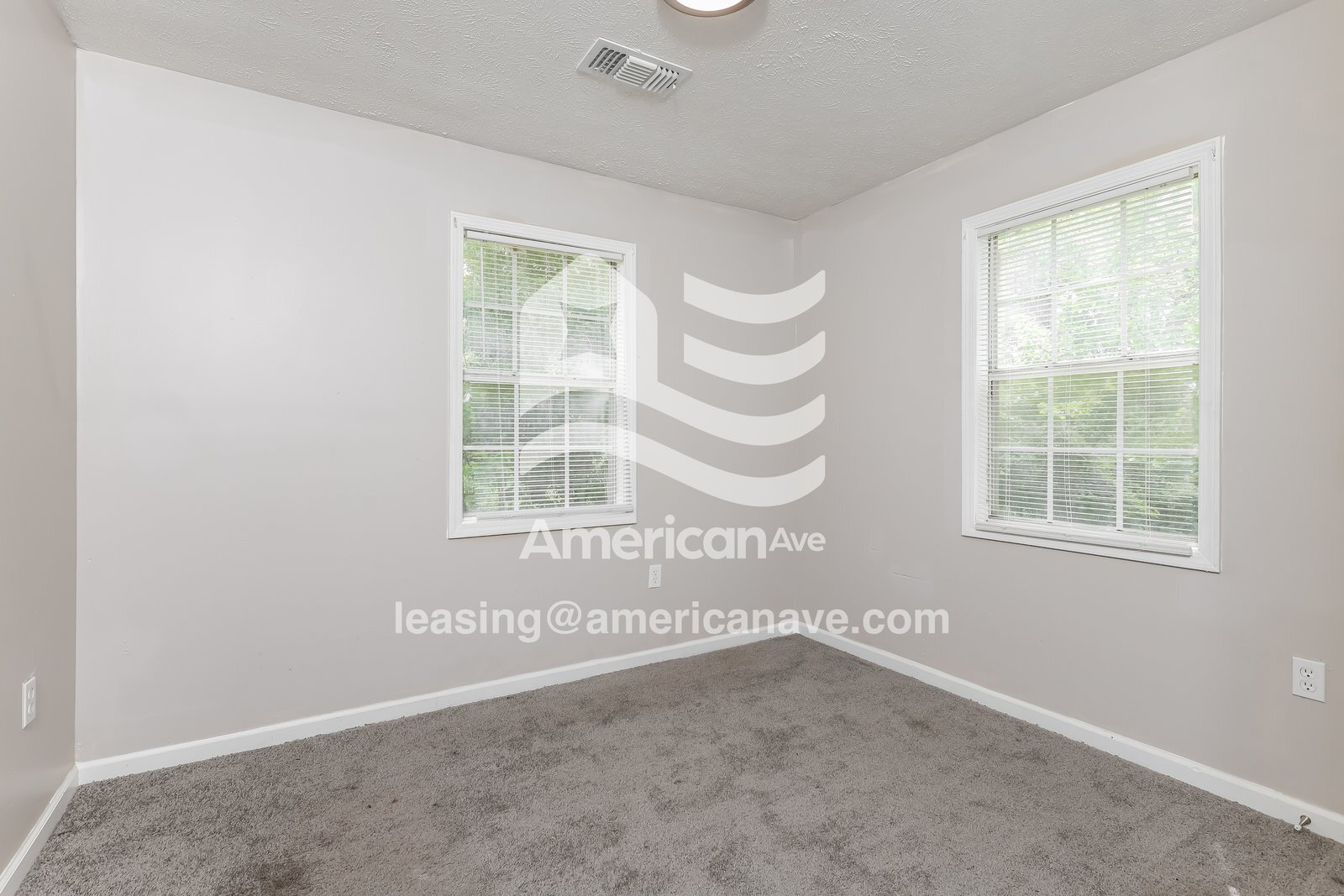 Building Photo - 175 E Bell St