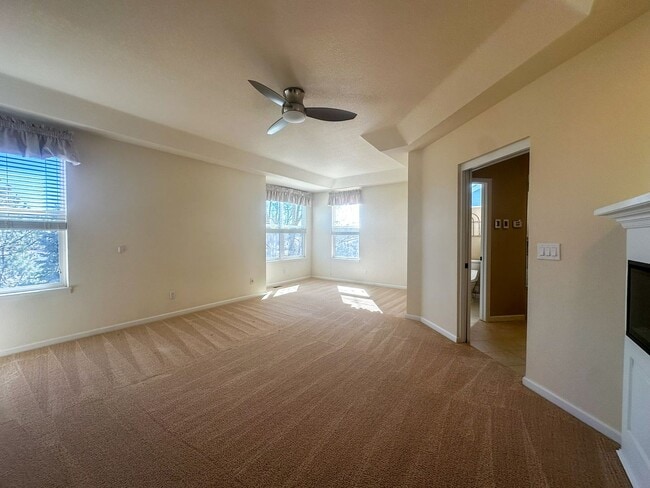 Building Photo - Luxurious Castle Pine living awaits!