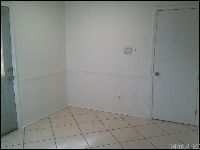 Building Photo - 400 Maxine Ave