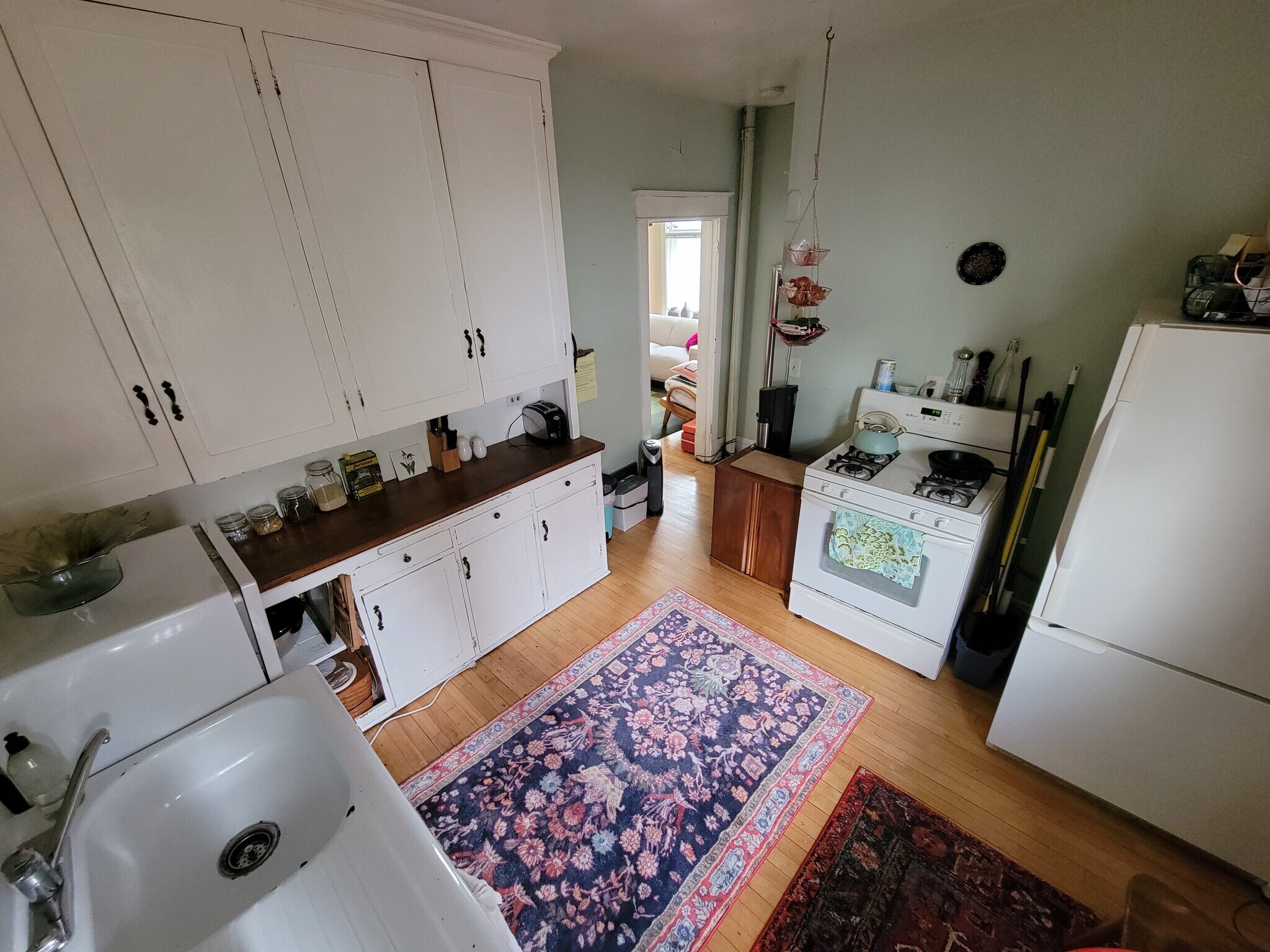 Building Photo - 1127 E 6th St