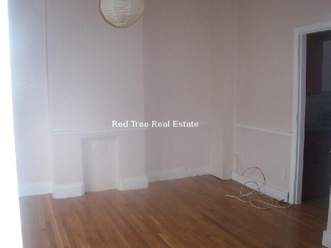 Building Photo - 688 Parker St