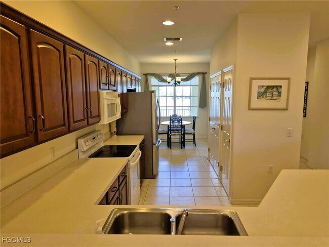 Building Photo - 20031 Sanibel View Cir