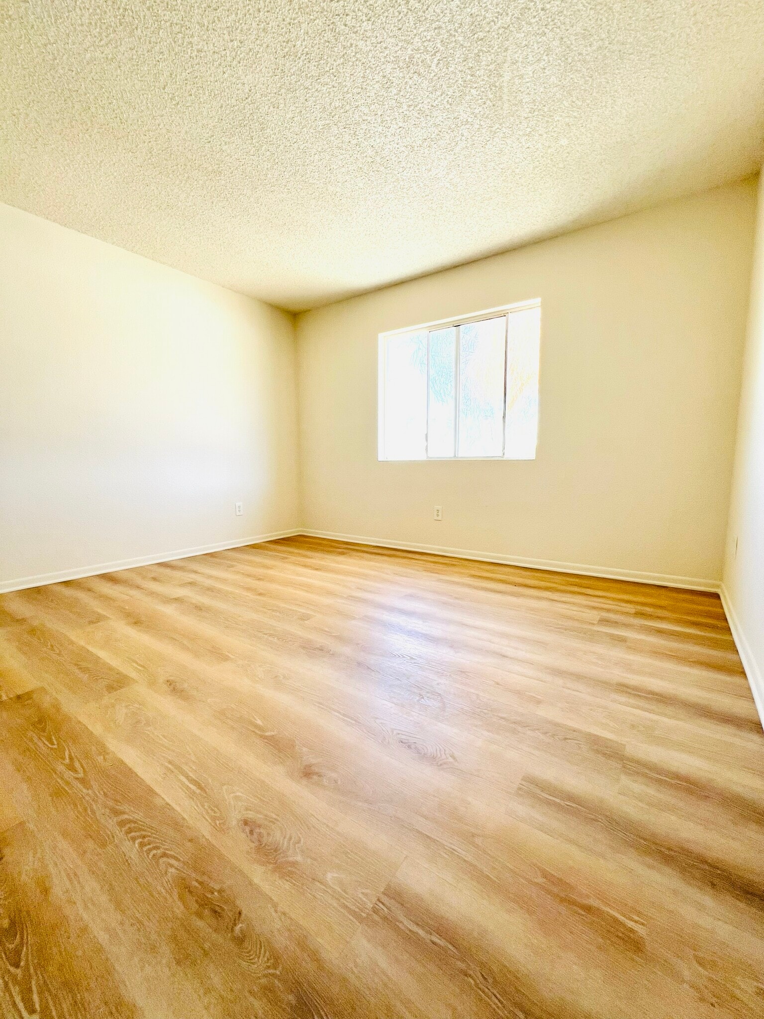 Building Photo - 6688 National Park Dr