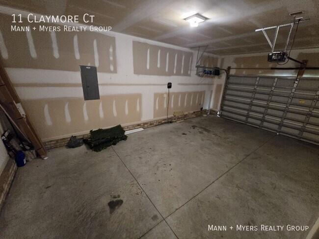 Building Photo - 11 Claymore Ct