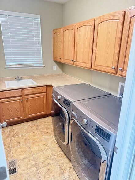 Building Photo - 10291 Truckee Ct