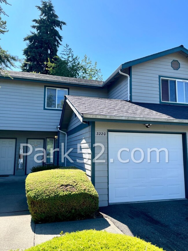 Building Photo - 2 Bedroom University Place Townhome