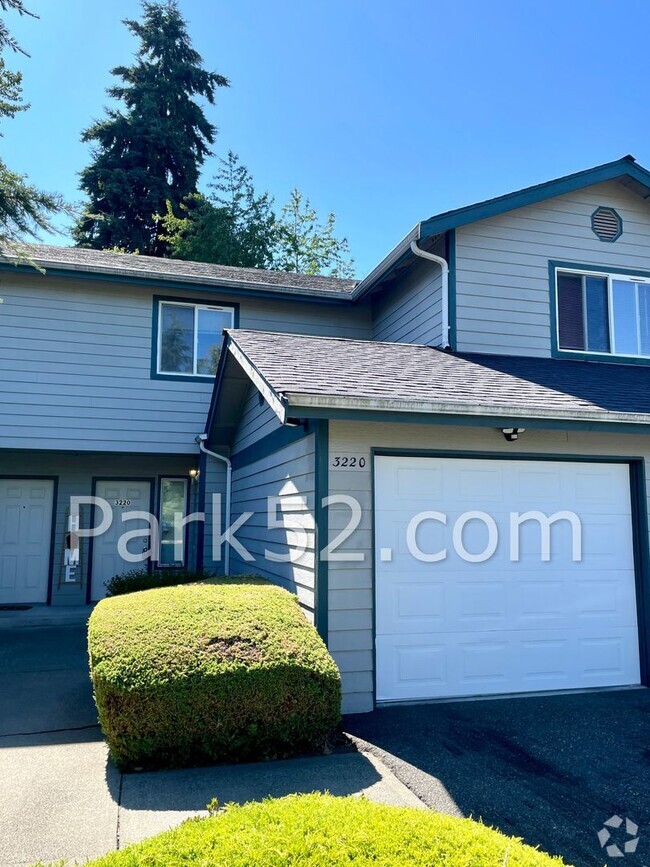 Building Photo - 2 Bedroom University Place Townhome