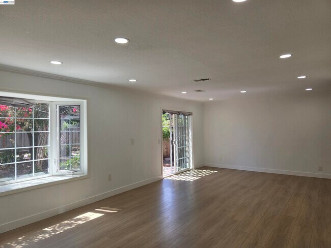 Building Photo - 47807 Masters Ct