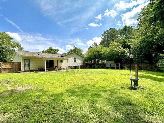 Building Photo - 246 Azalea Dr