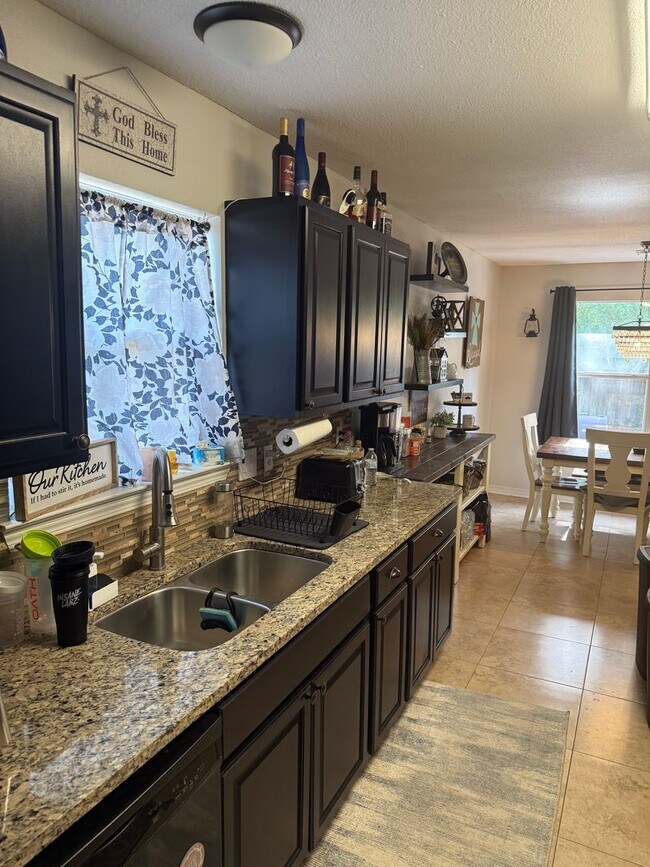 Building Photo - 4 Bedroom in Bluewater Bay (Professional Pictures Coming Soon!)