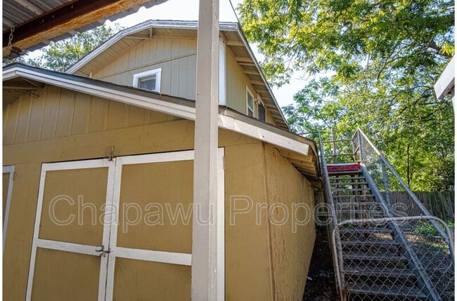 Building Photo - 526 Cooper St