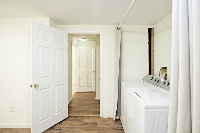 Building Photo - 430 Wynridge Dr