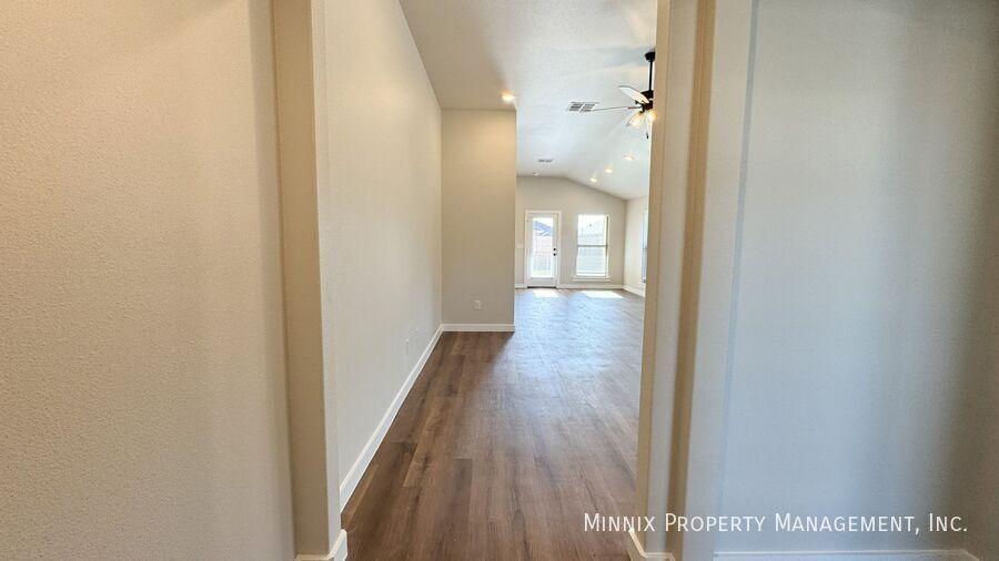 Building Photo - 2131 Langford Ave