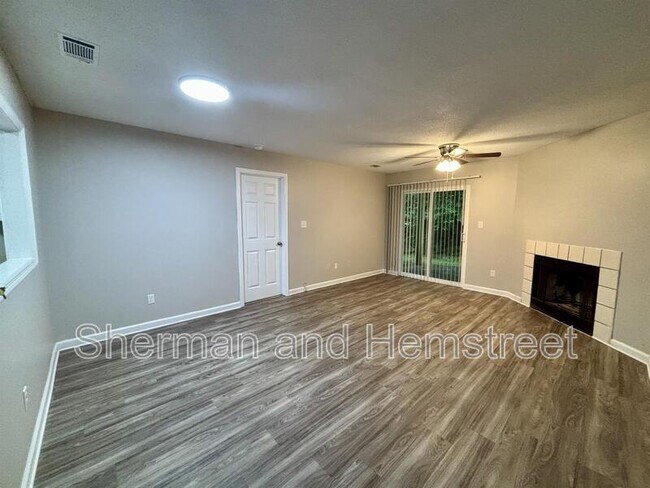 Building Photo - 308 Commons Dr