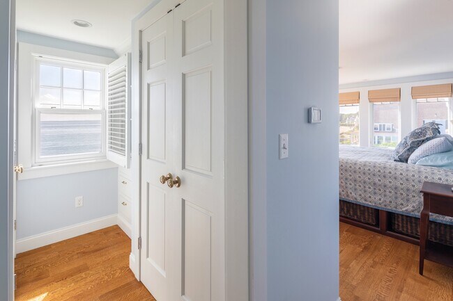 Building Photo - 159 Beach Ave