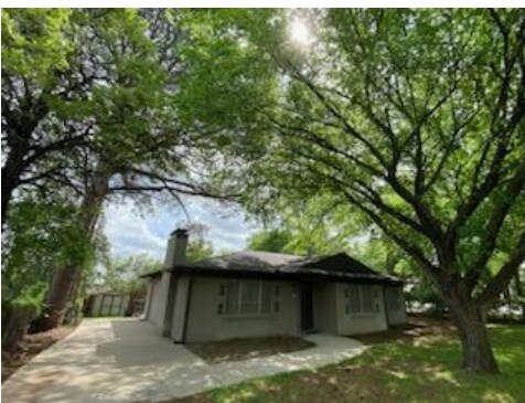 Building Photo - 3159 Southlake Park Rd