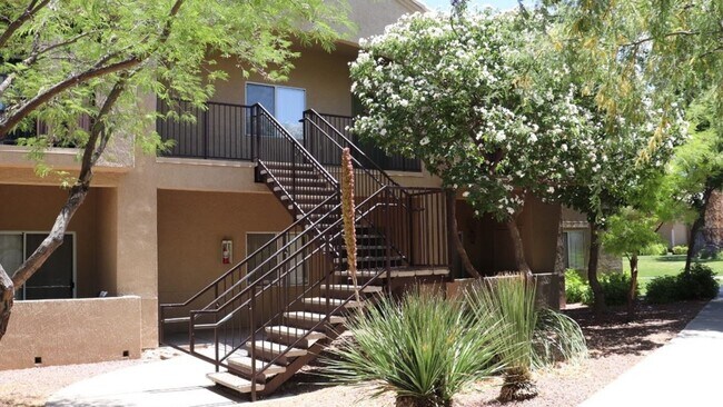 Building Photo - 550 N Harrison Rd
