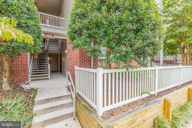 Building Photo - 1727 Ascot Way