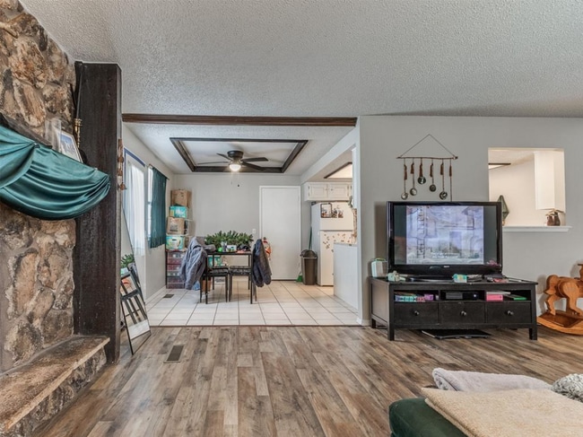 Building Photo - 6916 Woodlake Dr