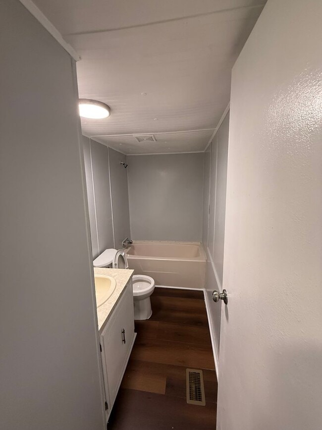 Building Photo - 2 bedroom 2 full bath single wide trailer