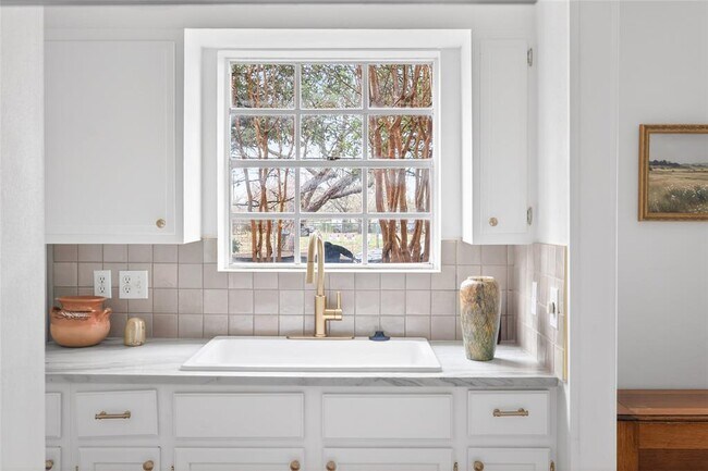 Building Photo - 1700 Houston St