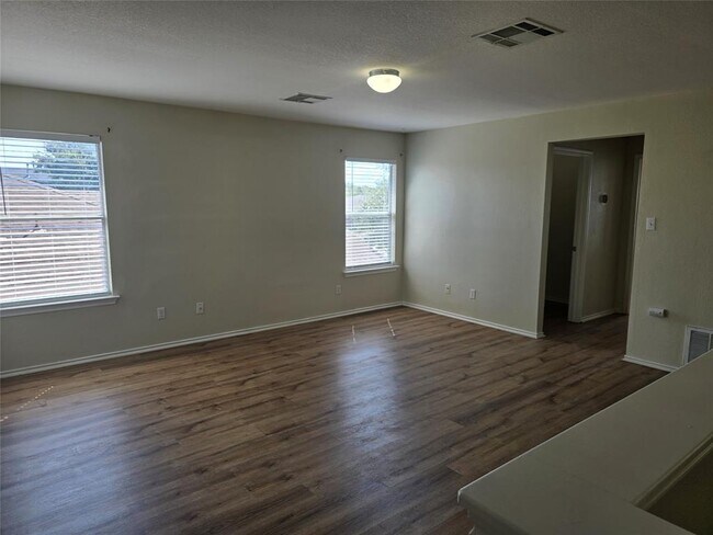 Building Photo - 333 Outfitter Dr
