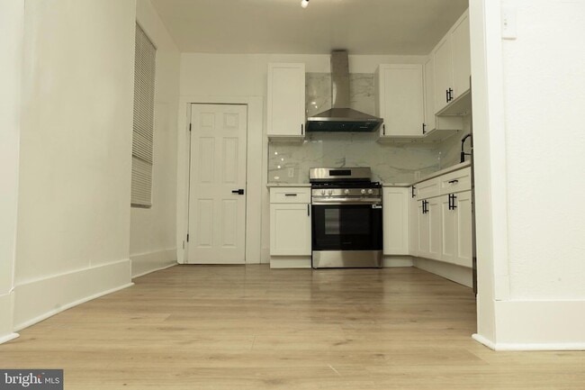 Primary Photo - 5723 Delancey St