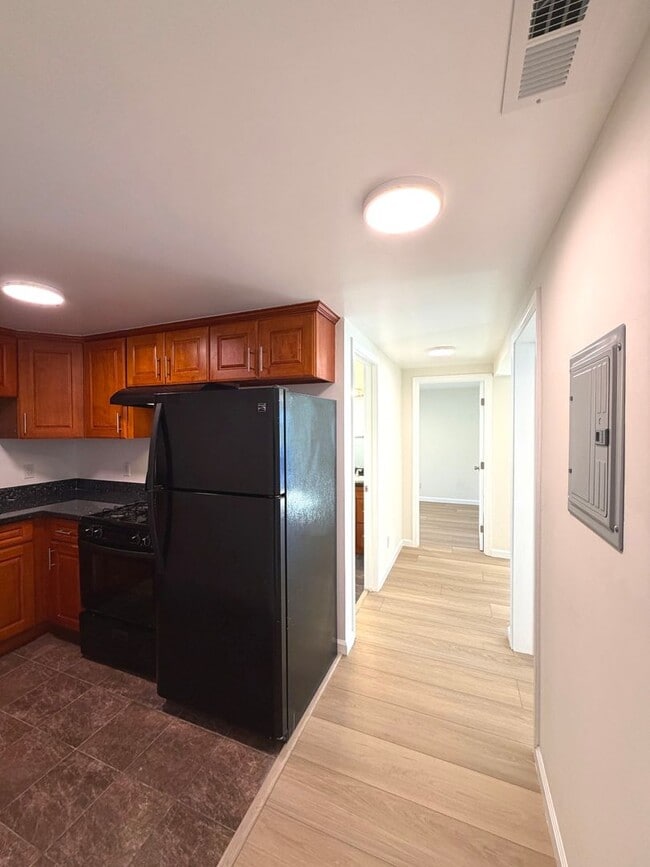 Building Photo - 860 Olive Ave