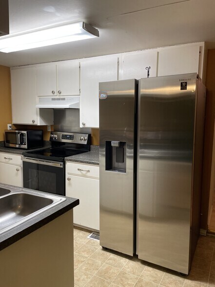 Kitchen - 424 Fry St