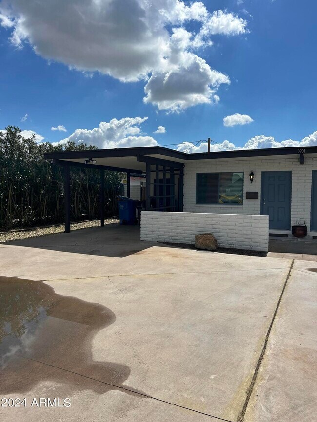 Building Photo - 3901 E Earll Dr