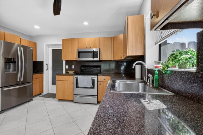 Building Photo - 870 NW 32nd Ave