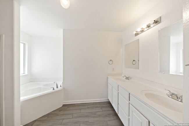 Building Photo - 5519 Red Canyon