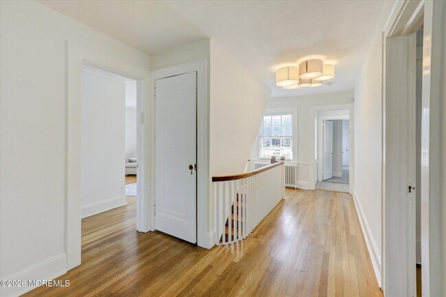Building Photo - 570 N Edgemere Dr