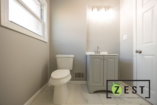 Building Photo - 3 BD 1 BA HOME AVAILABLE NOW! 1,300 Monthly