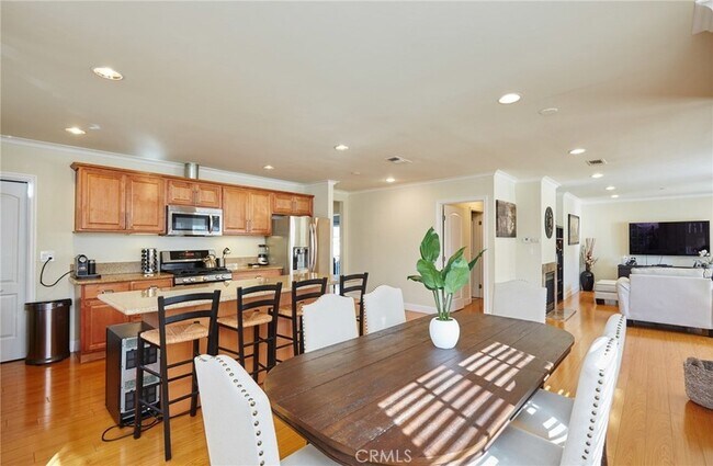 Building Photo - 17827 Burbank Blvd