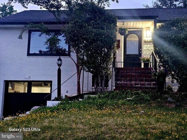 Building Photo - 4949 Old Dominion Dr