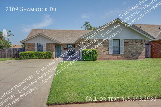 Building Photo - 2109 Shamrock Dr