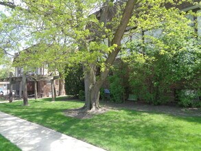 Building Photo - 9435 86th Ct