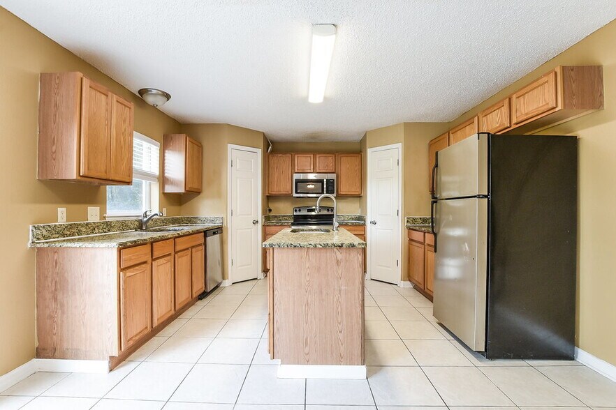 Building Photo - 2047 Galahad Dr