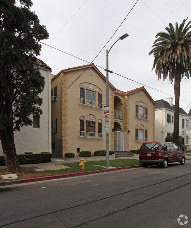 Building Photo - 1401 N Catalina St