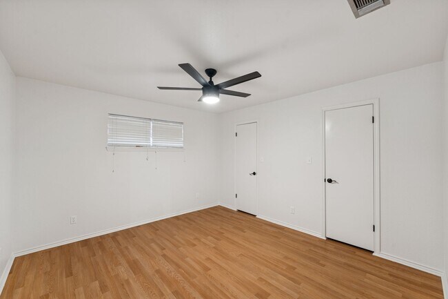 Building Photo - Modern Comfort, Warm Vibes Mission Gem